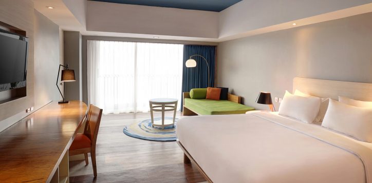 grand-deluxe-ocean-balcony-room-2
